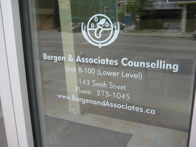 Counselling signage outside of Smith Street location